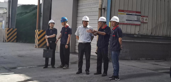 集團公司黨委委員、股份公司黨委書記、總經(jīng)理蔣培進到建材公司調研