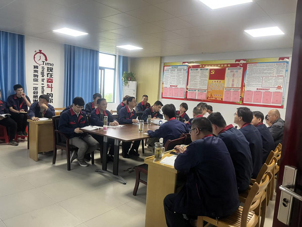 王伍升到建材研究室、建材公司調(diào)研
