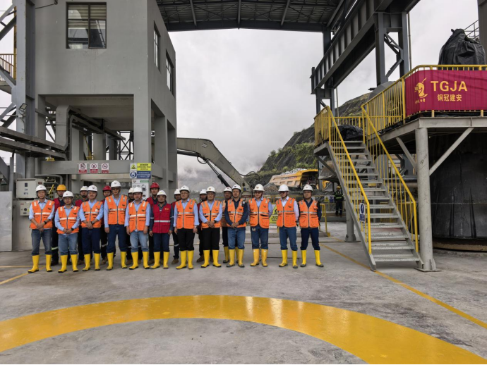 朱學勝到厄瓜多爾分公司指導(dǎo)工作